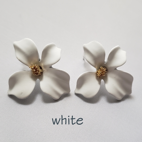 1" Flower Earrings - Picture 2 of 8